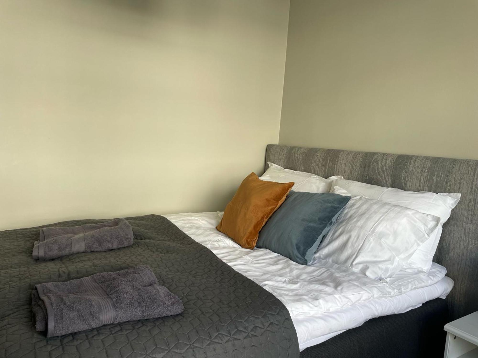 Appartement Luxury 2bdr In Center With Free Parking *